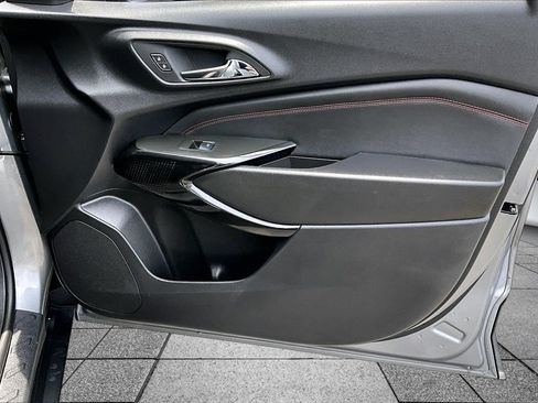Used 2024 Chevrolet Trax RS FWD image 19
