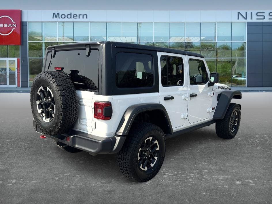 Used 2025 Jeep Wrangler Unlimited Rubicon AWD/4WD image 5