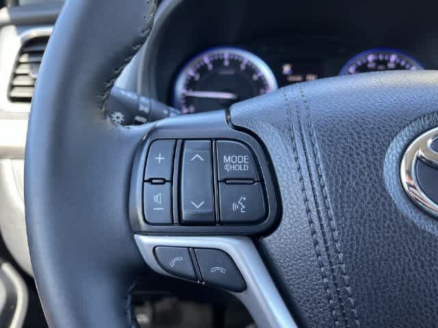 Used 2019 Toyota Highlander XLE w/ Protection Package #3 AWD/4WD image 21