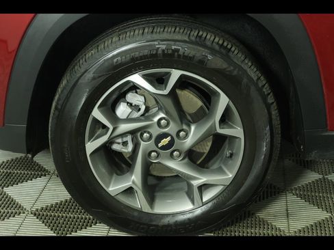 Used 2025 Chevrolet Trax LT FWD image 5