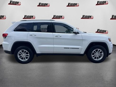 Used 2019 Jeep Grand Cherokee Laredo AWD/4WD image 4