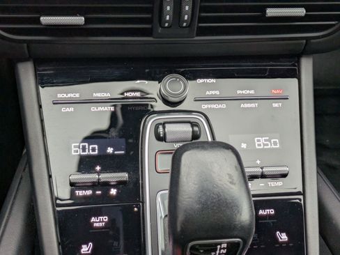 Used 2022 Porsche Cayenne GTS image 23