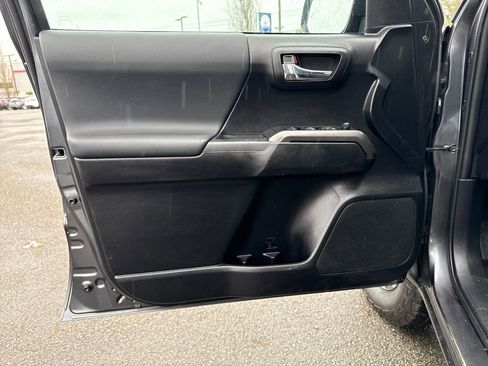 Used 2022 Toyota Tacoma TRD Off-Road w/ Technology Package image 16