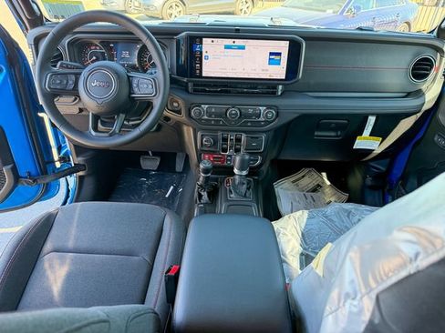 New 2026 Jeep Wrangler Unlimited Rubicon AWD/4WD image 24