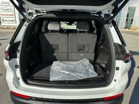 New 2025 Jeep Grand Cherokee L Altitude AWD/4WD image 10