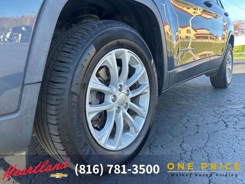 Used 2020 Jeep Cherokee Latitude image 11