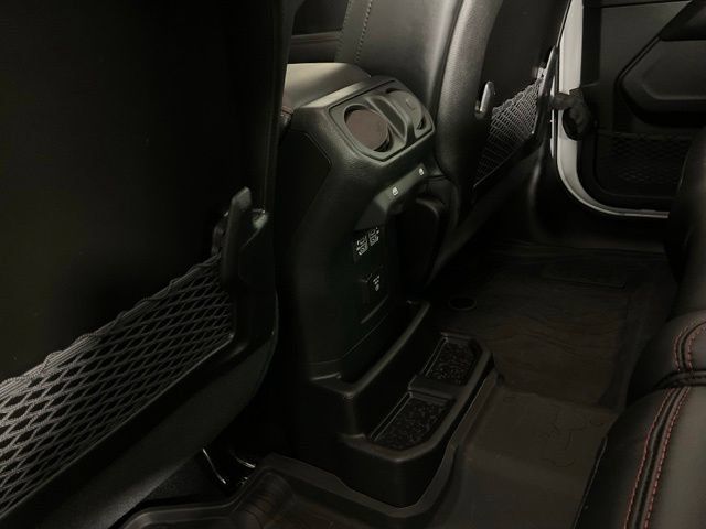 Used 2024 Jeep Wrangler Unlimited Rubicon w/ Technology Group AWD/4WD image 18
