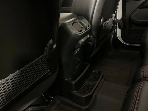Used 2024 Jeep Wrangler Unlimited Rubicon w/ Technology Group AWD/4WD image 18