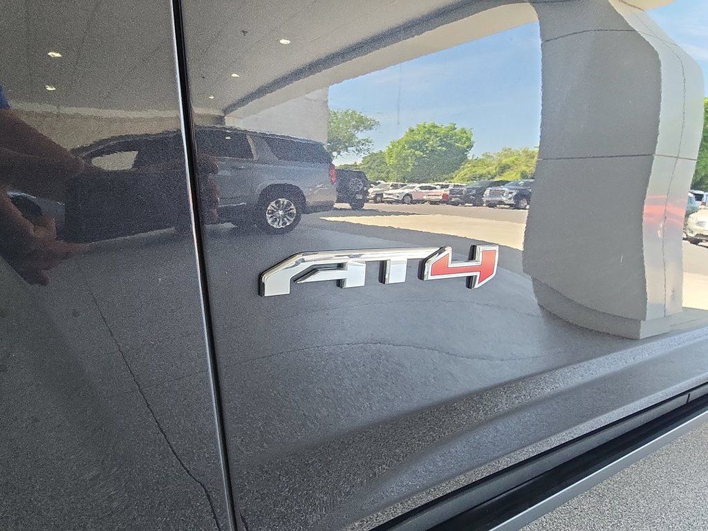 Certified 2025 GMC Yukon XL AT4 w/ AT4 Premium Plus Package AWD/4WD image 30