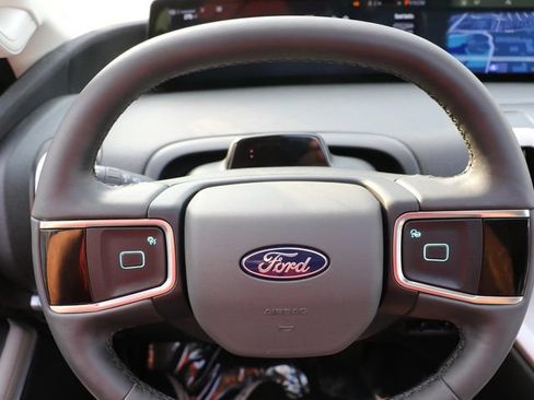 Used 2025 Ford Expedition Active AWD/4WD image 26