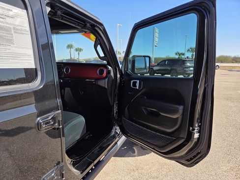 Used 2023 Jeep Gladiator Rubicon w/ Trailer Tow Package image 18