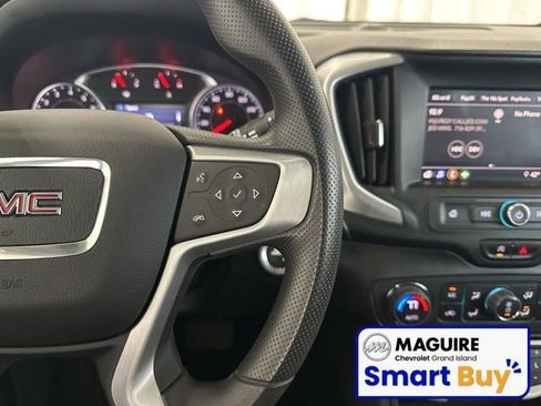 Used 2022 GMC Terrain SLE w/ Driver Convenience Package image 8