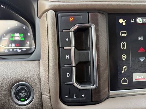 Used 2022 GMC Yukon XL Denali image 12