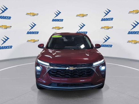 Used 2025 Chevrolet Trax LT w/ LT Convenience Package image 3