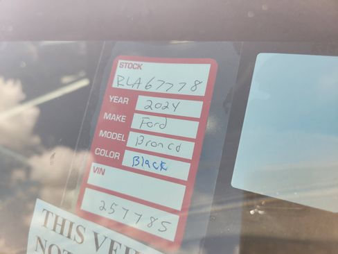 Used 2024 Ford Bronco Black Diamond image 10