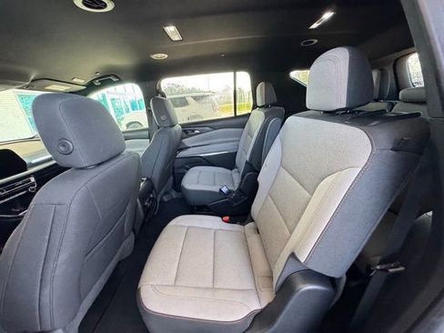 Used 2025 Chevrolet Traverse LT image 20
