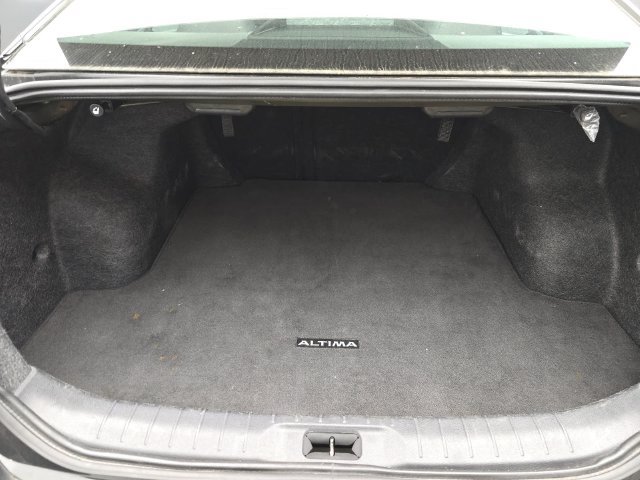 Used 2025 Nissan Altima 2.5 SV FWD image 12