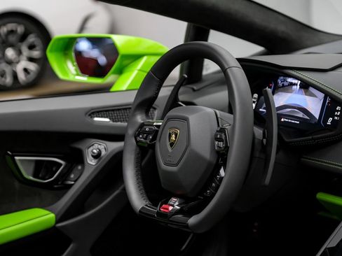 Used 2024 Lamborghini Huracan EVO AWD/4WD image 18
