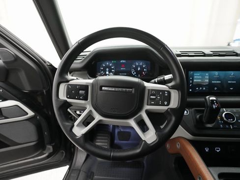 Used 2020 Land Rover Defender 110 HSE image 4