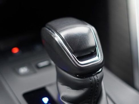 Certified 2024 Toyota Venza XLE image 34