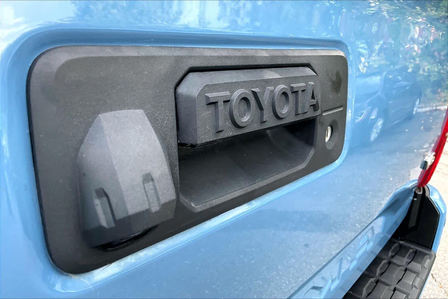 Used 2019 Toyota Tacoma TRD Off-Road w/ Technology Package AWD/4WD image 29
