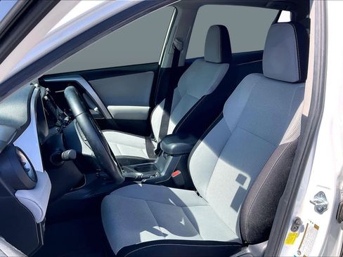 Certified 2017 Toyota RAV4 XLE w/ Carpet Mat Package image 7