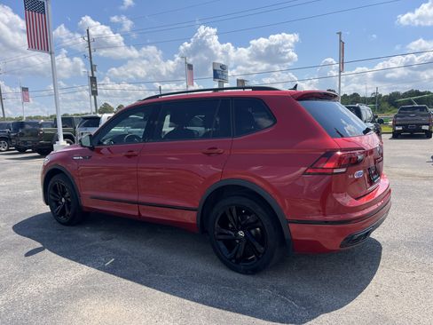 Used 2024 Volkswagen Tiguan SE R-Line w/ MDO Package, Three-Row FWD image 6
