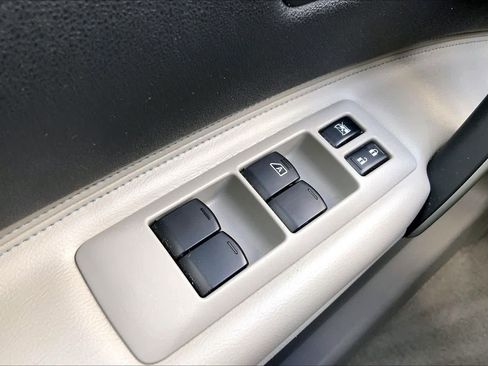 Used 2012 Nissan Rogue SL image 33