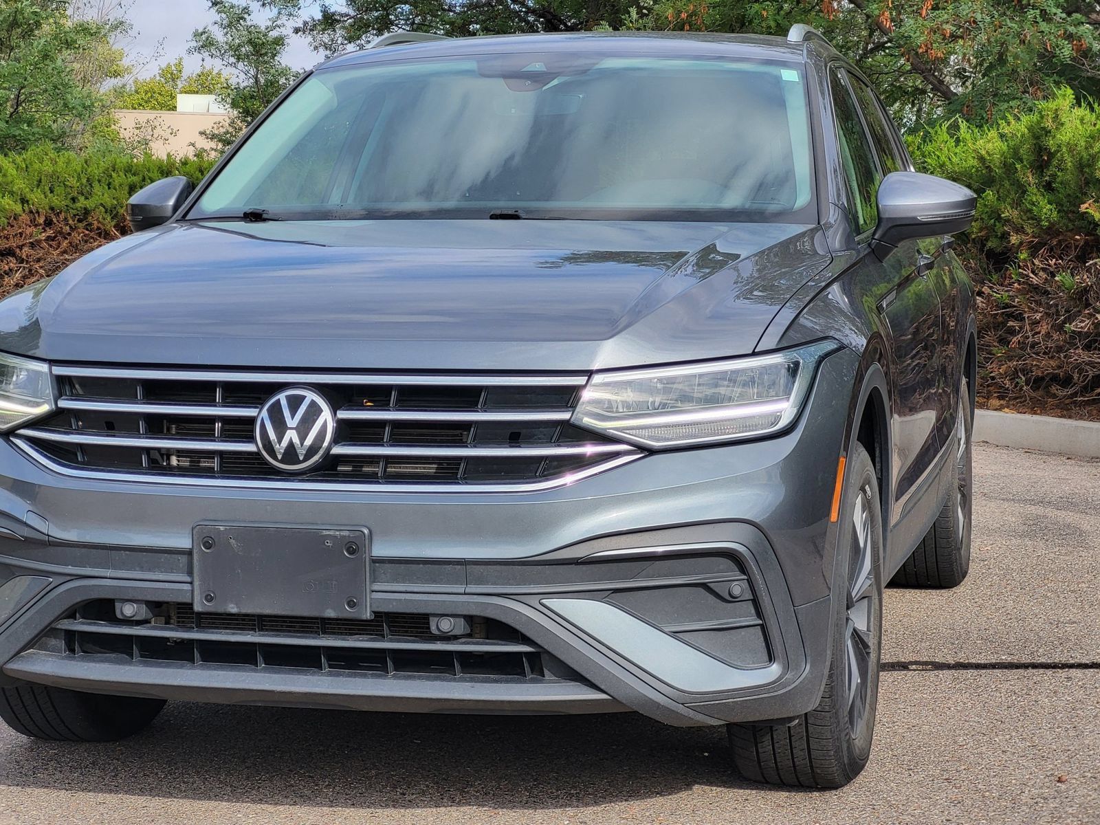 Used 2023 Volkswagen Tiguan SE w/ Panoramic Sunroof Package AWD/4WD image 7