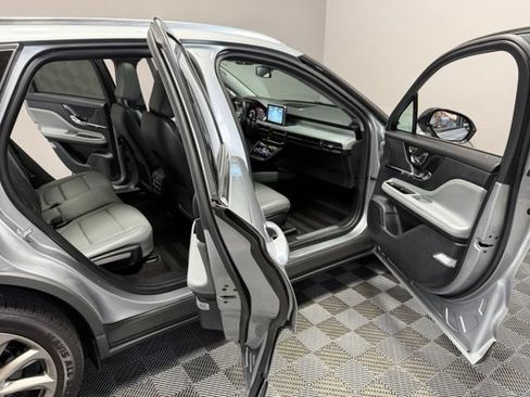 Used 2021 Lincoln Corsair AWD w/ Premium Package image 23