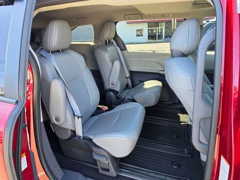 Used 2023 Toyota Sienna XLE w/ XLE Plus Package image 14