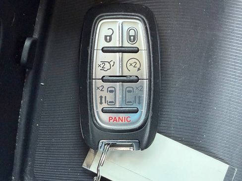 Used 2024 Chrysler Pacifica Touring-L FWD image 30