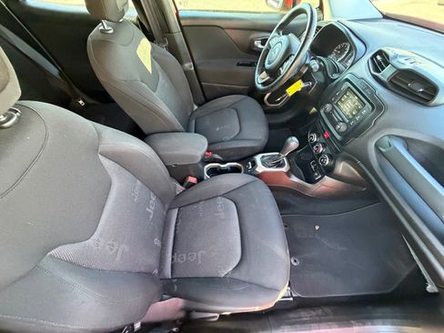 Used 2015 Jeep Renegade Latitude FWD image 11