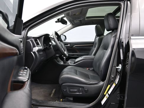 Used 2015 Toyota Highlander Limited Platinum AWD/4WD image 9