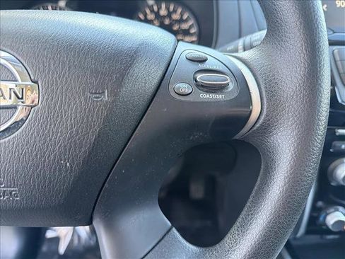 Used 2020 Nissan Pathfinder S image 16