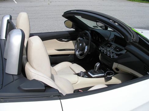 Used 2013 BMW Z4 sDrive35i image 10
