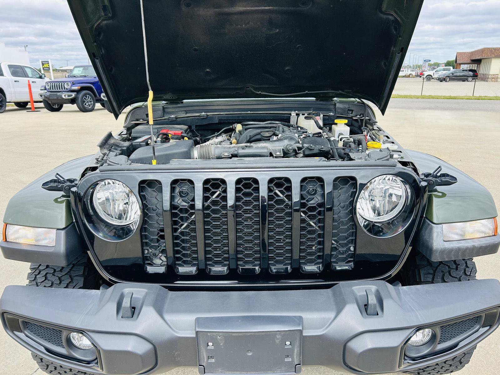 Used 2023 Jeep Gladiator Sport AWD/4WD image 37