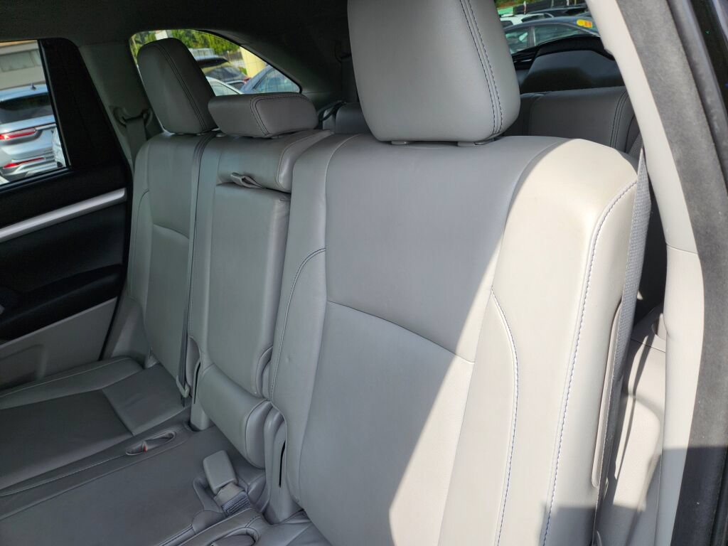 Used 2015 Toyota Highlander XLE AWD/4WD image 14