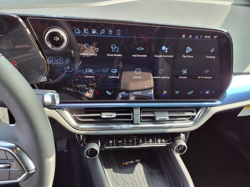 New 2026 Chevrolet Equinox EV LT image 8