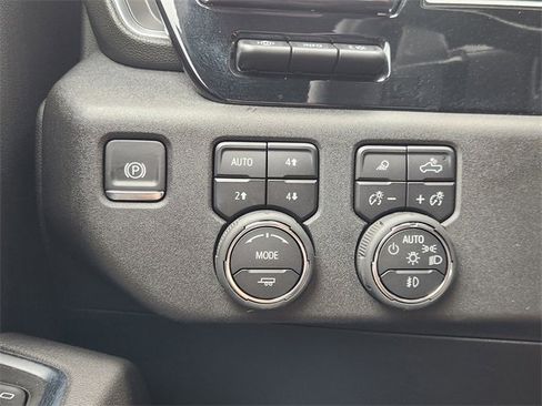 Used 2025 Chevrolet Silverado 1500 High Country w/ High Country Premium Package AWD/4WD image 24