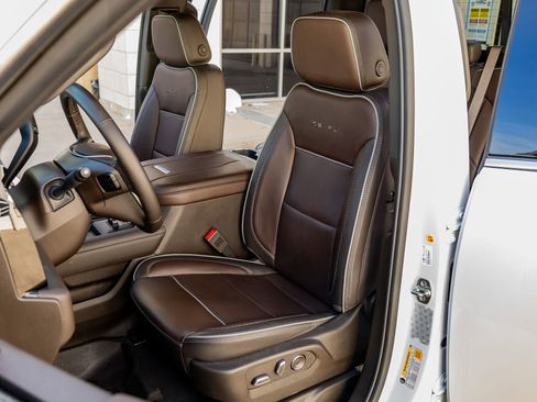 Used 2025 GMC Sierra 3500 Denali w/ Denali Reserve Package image 29