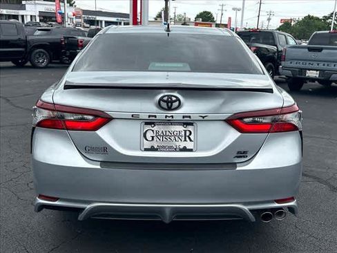Used 2022 Toyota Camry SE w/ Carpet Mat Package (TMS) AWD/4WD image 4