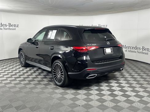 Used 2025 Mercedes-Benz GLC 300 4MATIC image 5