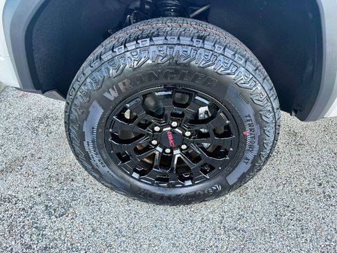 New 2026 GMC Canyon Elevation w/ Convenience Package image 9