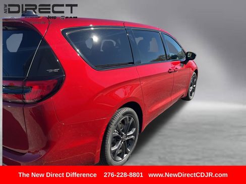 New 2026 Chrysler Pacifica Select image 5