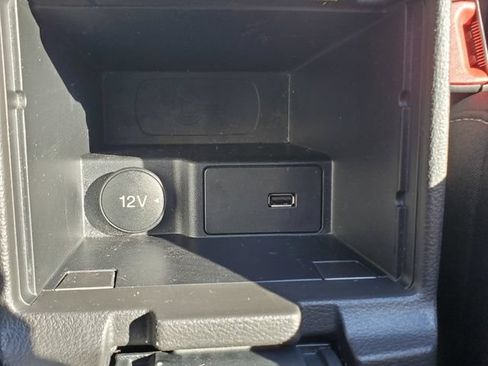 Used 2018 Ford Focus SE w/ Cold Weather Package FWD image 26