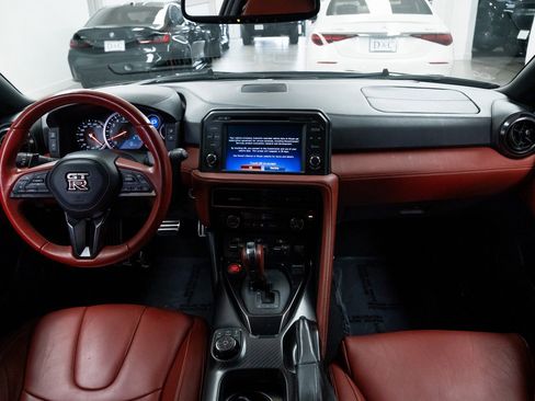 Used 2017 Nissan GT-R Premium w/ Premium Interior Package AWD/4WD image 14