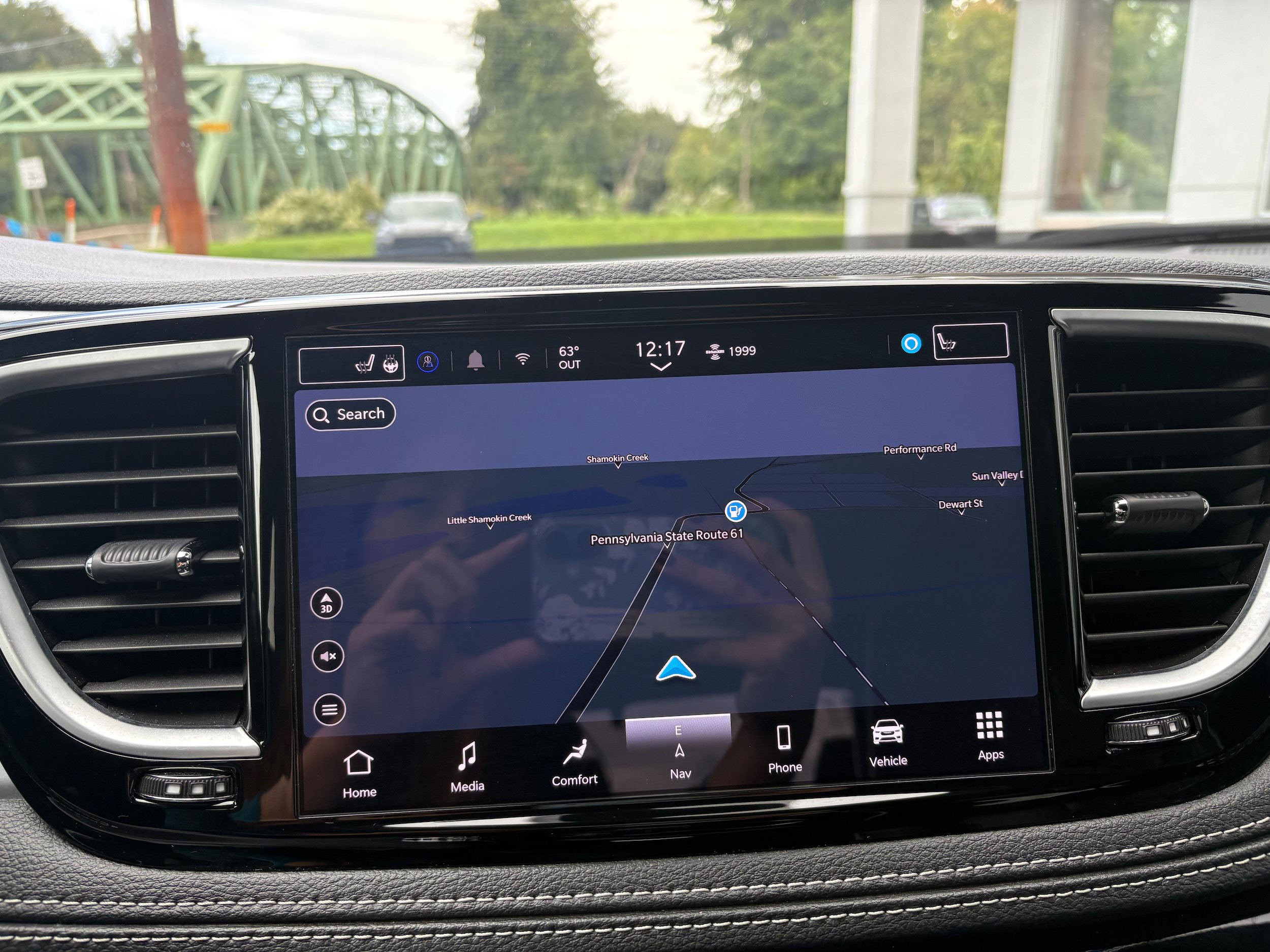 Certified 2025 Chrysler Pacifica Limited FWD image 24