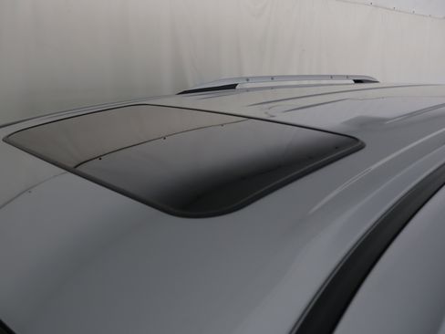 Used 2025 Toyota Sienna Platinum image 22