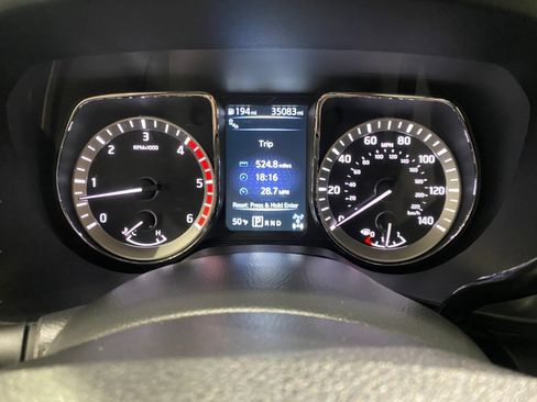 Used 2017 Nissan Titan SV image 11